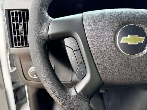 Used 2016 Chevrolet Express 2500 RWD image 23