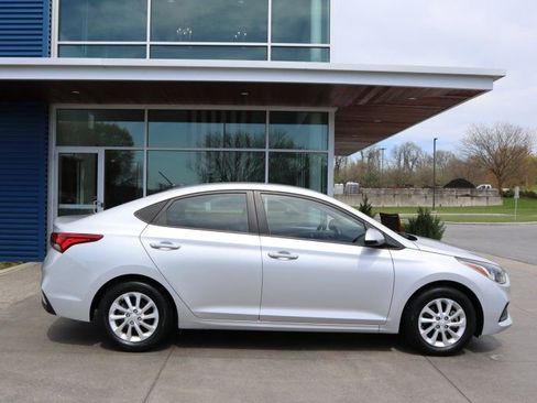 Used 2018 Hyundai Accent SEL image 2