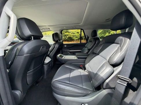 New 2025 Lincoln Navigator Reserve image 13