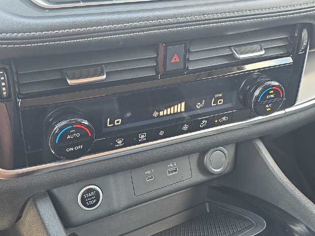 Certified 2022 Nissan Rogue SV AWD/4WD image 19