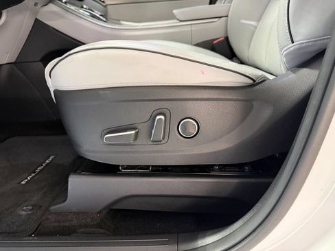 Used 2024 Hyundai Palisade SEL FWD image 11