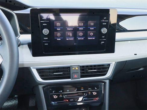 New 2025 Volkswagen Taos SE image 17