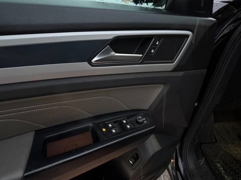 Used 2021 Volkswagen Atlas SE w/ Panoramic Sunroof Package image 16