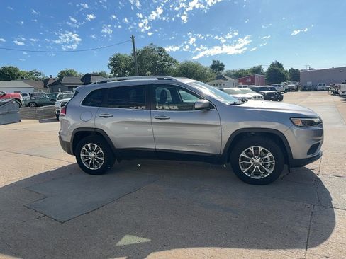 Used 2021 Jeep Cherokee Latitude Plus w/ Mopar Interior Package AWD/4WD image 5