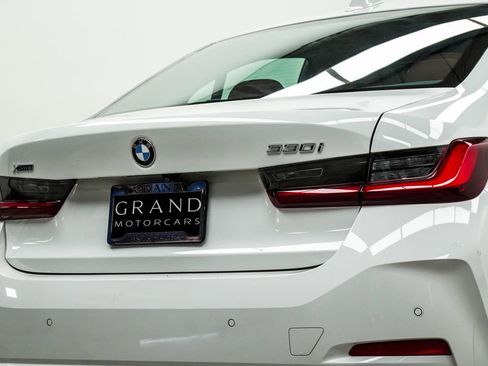 Used 2025 BMW 330i xDrive Sedan AWD/4WD image 11