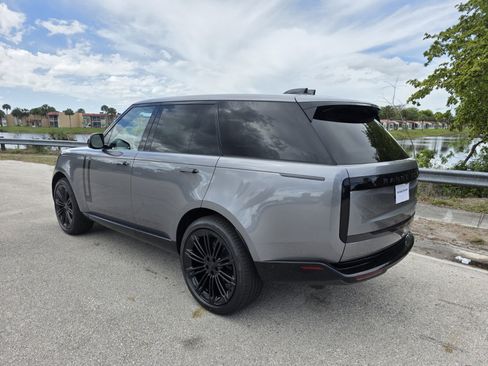 New 2026 Land Rover Range Rover SE image 2