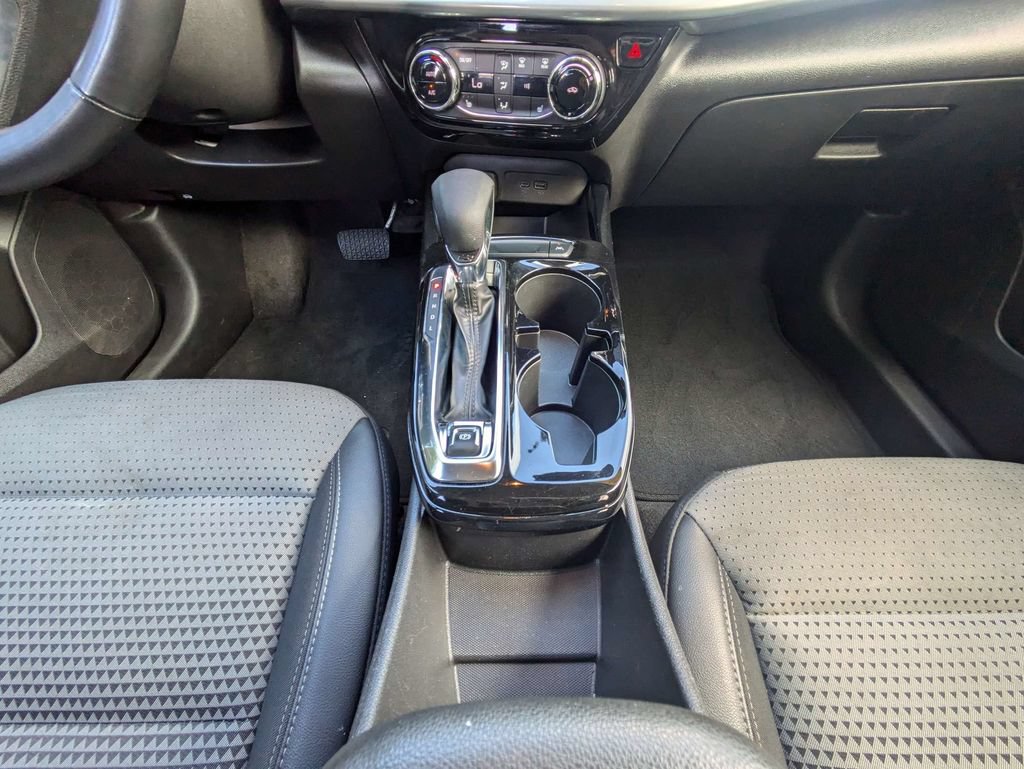 Used 2024 Chevrolet Trax LT w/ Driver Confidence Package FWD image 19
