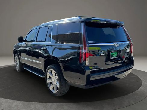 Used 2019 Cadillac Escalade Luxury image 7