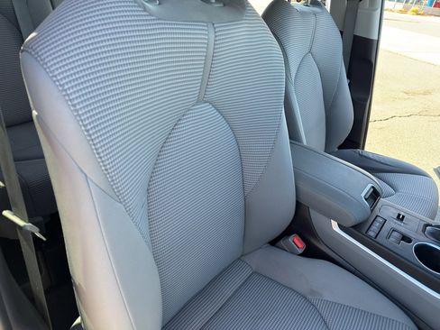 Used 2022 Toyota Highlander L image 33