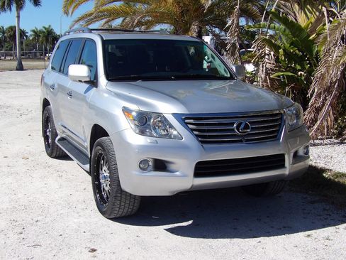 Used 2011 Lexus LX 570 Base AWD 4dr SUV image 10