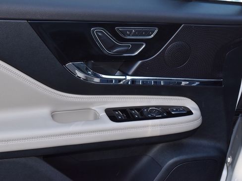 Certified 2025 Lincoln Corsair AWD w/ Equipment Group 101A image 34