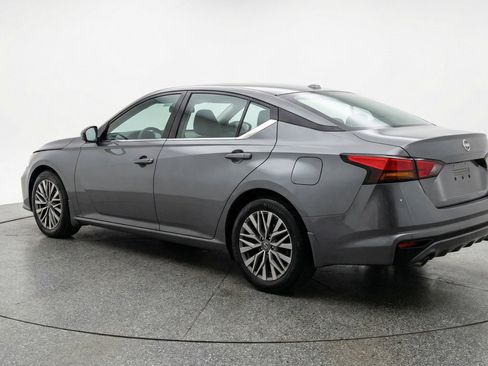 Used 2025 Nissan Altima 2.5 SV FWD image 6