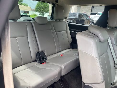 Used 2018 Ford Expedition XLT w/ Equipment Group 202A RWD image 27