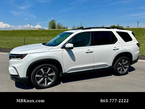 Used 2025 Honda Pilot Elite image 1