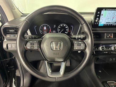 Used 2023 Honda Pilot Touring image 11