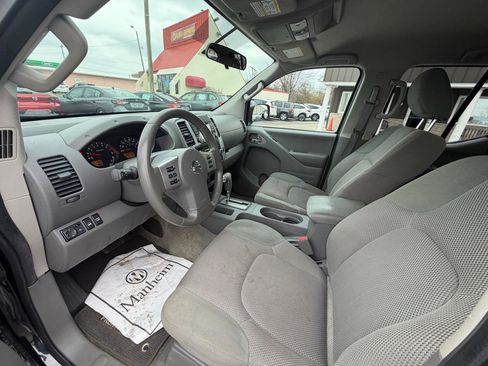 Used 2016 Nissan Frontier SV image 9