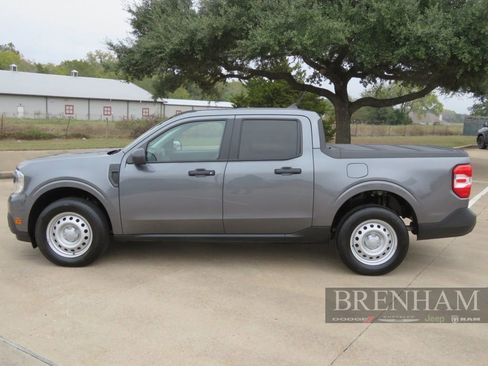 Used 2022 Ford Maverick XL image 2