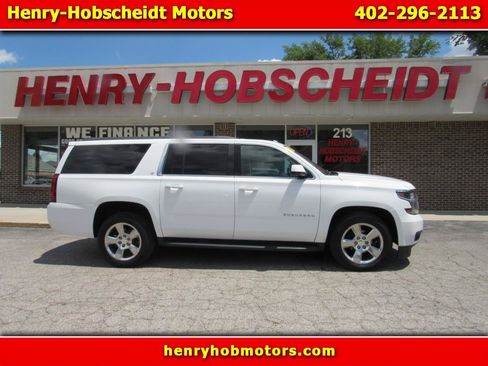 Used 2017 Chevrolet Suburban LT RWD image 1