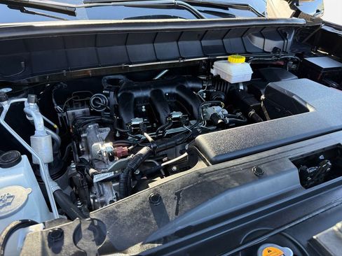 Certified 2025 Nissan Pathfinder SL image 21