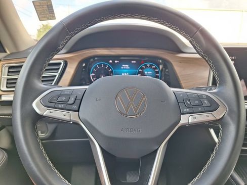 Used 2025 Volkswagen Atlas SE FWD image 19