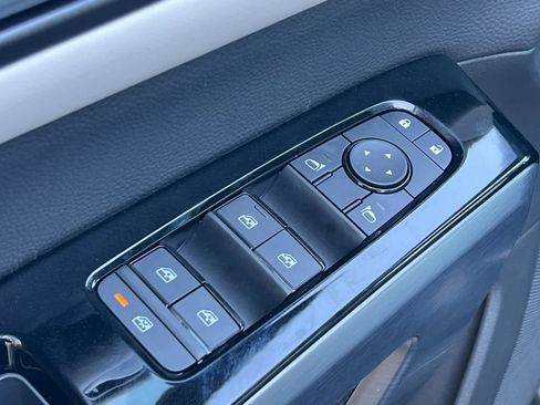 New 2025 Nissan Pathfinder SL image 14