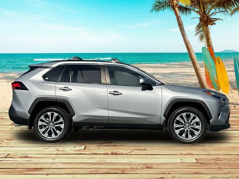 Used 2023 Toyota RAV4 XLE Premium image 7