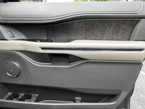 Used 2021 Ford Expedition Limited image 43