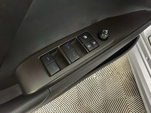 Used 2024 Toyota Camry SE FWD image 11