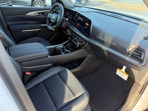 New 2026 Chevrolet Traverse LT w/ Driver Confidence Package FWD image 32