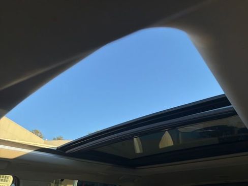 Used 2023 Nissan Rogue SL w/ SL Premium Package image 32