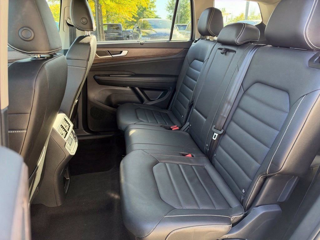 Used 2025 Volkswagen Atlas SEL AWD/4WD image 17