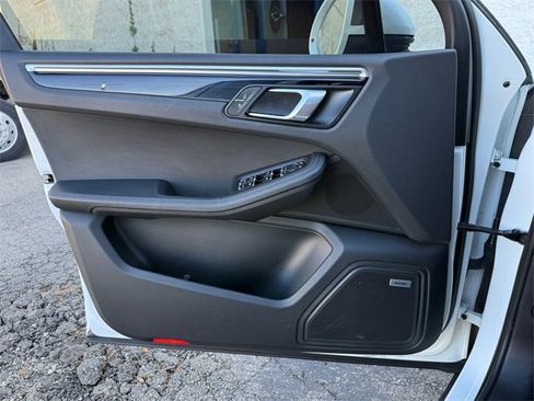 Used 2021 Porsche Macan image 11