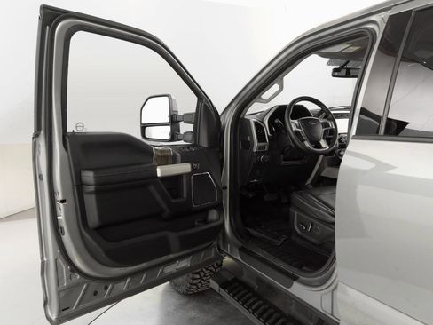 Used 2019 Ford F250 Lariat image 12
