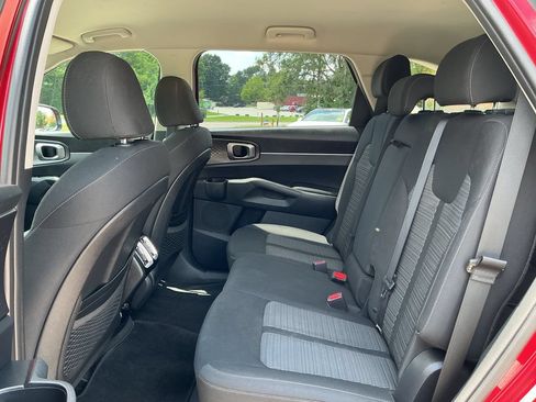 Used 2023 Kia Sorento LX FWD image 16