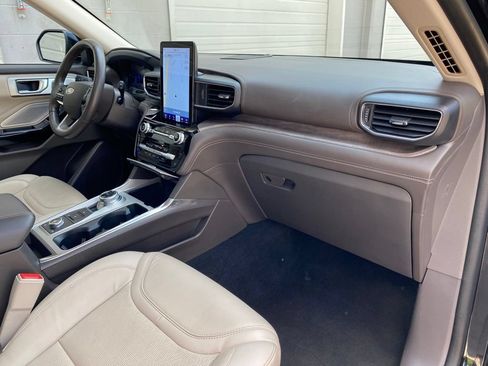 Used 2023 Ford Explorer Platinum w/ Technology Package AWD/4WD image 43