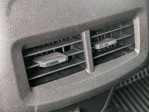 Used 2018 Chevrolet Equinox LT image 26