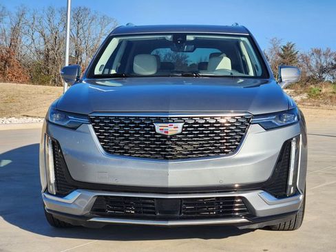 Used 2023 Cadillac XT6 Premium Luxury w/ Technology Package FWD image 3