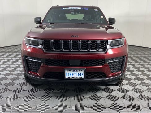 New 2026 Jeep Grand Cherokee Altitude image 2
