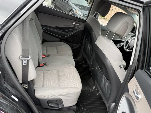 Used 2017 Hyundai Santa Fe SE AWD/4WD image 8