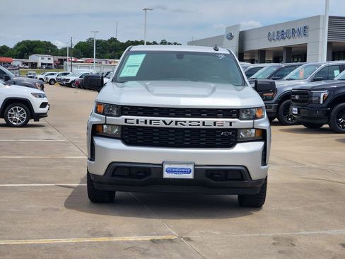 Used 2020 Chevrolet Silverado 1500 Custom w/ Custom Value Package AWD/4WD image 2