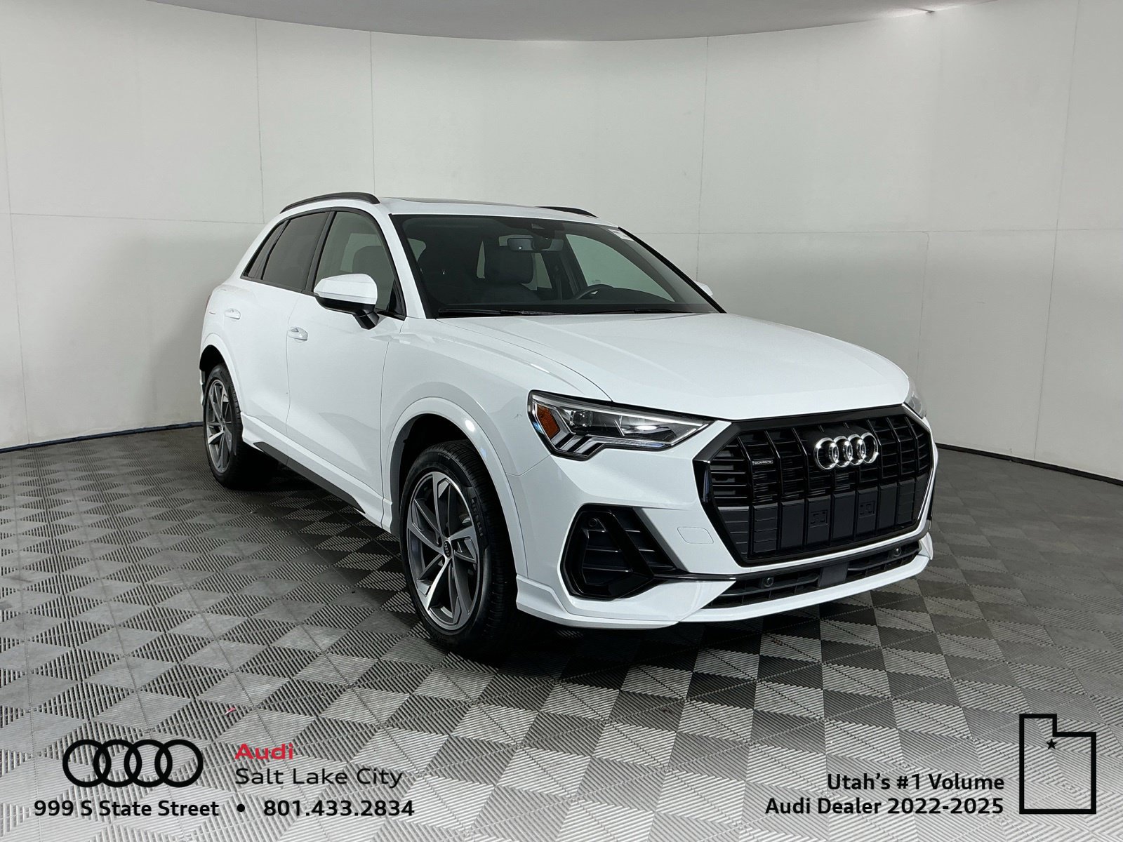 Used 2025 Audi Q3 2.0T Premium w/ Convenience Plus Package AWD/4WD image 1