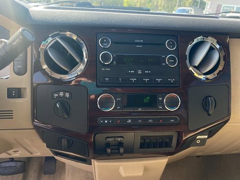 Used 2010 Ford F250 Lariat image 34