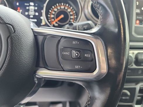 Used 2019 Jeep Wrangler Unlimited Sahara AWD/4WD image 30