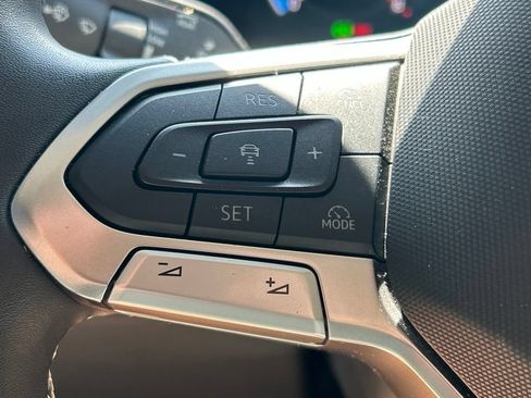 Certified 2025 Volkswagen Tiguan SE FWD image 27
