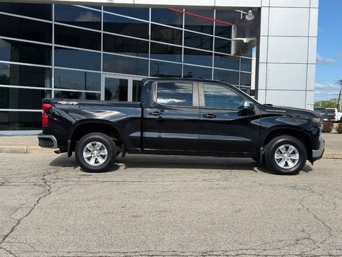 Used 2019 Chevrolet Silverado 1500 LT w/ Convenience Package AWD/4WD image 2