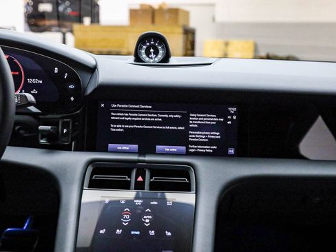 Used 2025 Porsche Taycan image 18