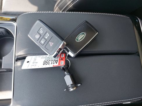 Used 2022 Land Rover Range Rover Velar S AWD/4WD image 10