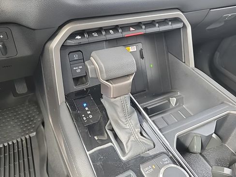 Used 2024 Toyota Tundra Limited image 17