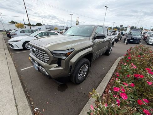 Used 2025 Toyota Tacoma Limited w/ Tow Tech Package AWD/4WD image 8