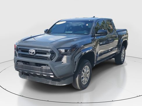 Used 2025 Toyota Tacoma SR image 3